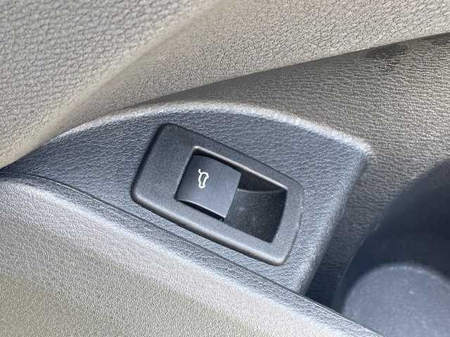 ＢＭＷ Ｘ１ xDrive 18d Mスポーツ 青森県 2018(平30)年 5.4万km アルピンホワイトⅢ 衝突軽減ブレーキ/クルーズコントロール/レーンキープ/横滑り防止/盗難防止/ダウンヒルアシスト/前後ドラレコ/パーキングアシスト/バンパーソナー/ETC/アイドリングストップ/パワーバックドア/前席シートヒーター/純正HDDナビ/（CD/DVD/USB/Bluetooth）/バックカメラ/ETC/HIDヘッドライト/フォグランプ/ブラックキドニーグリル/純正グリル有/純正17インチアルミホイール付スタッドレスタイヤ有/スペアキー×１/4WD/ABS/保証書・取説・記録簿