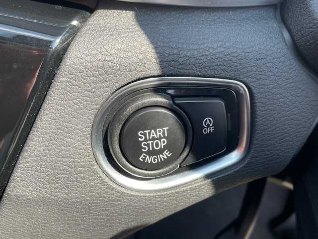 ＢＭＷ Ｘ１ xDrive 18d Mスポーツ 青森県 2018(平30)年 5.4万km アルピンホワイトⅢ 衝突軽減ブレーキ/クルーズコントロール/レーンキープ/横滑り防止/盗難防止/ダウンヒルアシスト/前後ドラレコ/パーキングアシスト/バンパーソナー/ETC/アイドリングストップ/パワーバックドア/前席シートヒーター/純正HDDナビ/（CD/DVD/USB/Bluetooth）/バックカメラ/ETC/HIDヘッドライト/フォグランプ/ブラックキドニーグリル/純正グリル有/純正17インチアルミホイール付スタッドレスタイヤ有/スペアキー×１/4WD/ABS/保証書・取説・記録簿