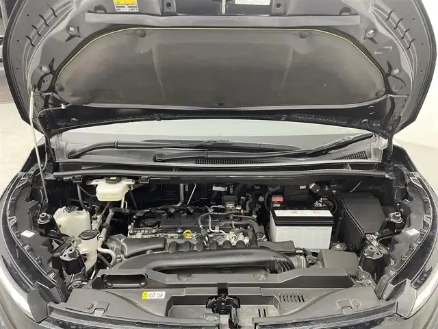 トヨタ ヴォクシー S－Z 千葉県 2022(令4)年 2.8万km アティチュードブラックマイカ 禁煙車/12.1インチフリップダウンモニター　後席モニター/トヨタセーフティセンス/・LDA　レーンディパーチャーアラート　レーンキープ/・PDA　プロアクティブドライビングアシスト/・PCS　プリクラッシュセーフティ　衝突軽減/・PKSB　パーキングサポートブレーキ/・コーナーセンサー/・BSM　ブラインドスポットモニター/両側電動ドア　両側パワースライドドア/快適利便パッケージ/・2列目オットマン/・2列目シートヒーター/・パワーバックドア　電動リアゲート/・ハンドルヒーター　ステアリングヒーター/ユニバーサルステップ/純正10.5インチディスプレイオーディオ/・ディスプレイオーディオplus/・ナビ機能/フルセグTV/CD・DVD/USB入力/HDMI入力/・アラウンドビュー　全方位カメラ/・ビルトインETC2.0/レーダークルーズコントロール/三眼LEDヘッドライト/フォグランプ/オートライト/オートハイビーム/ハーフレザーシート/前席/2列目シートヒーター/純正17インチアルミホイール/革巻きステアリング/ステアリングリモコン/電動パーキングブレーキ