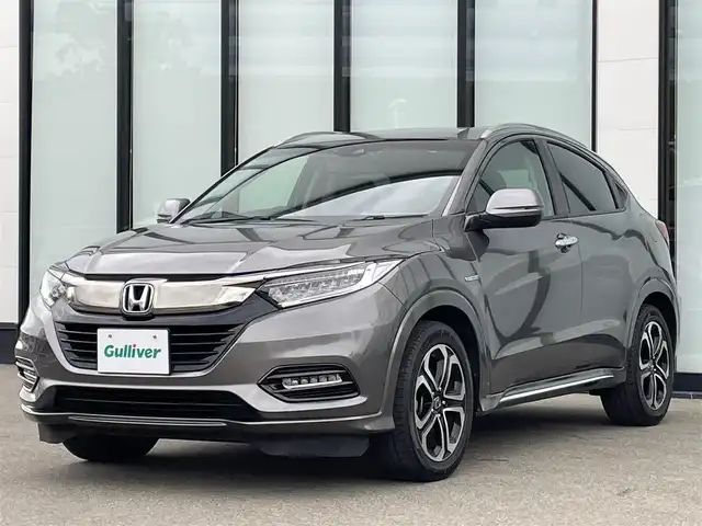 ホンダ ヴェゼル ハイブリッド Z ホンダセンシング 大阪府 2019(令1)年 6.7万km スーパープラチナグレーメタリック 純正ナビ　/  フルセグTV/CD/DVD/Bluetooth/USB/バックモニター/衝突軽減ブレーキ/横滑り防止装置/前席シートヒーター/レーダークルーズコントロール/レーンキープアシスト/ステアリングスイッチ/アイドリングストップ/純正17インチアルミホイール/純正フロアマット/プッシュスタート/スマートキー/ルーフレール/ＥＴＣ/ＬＥＤライト