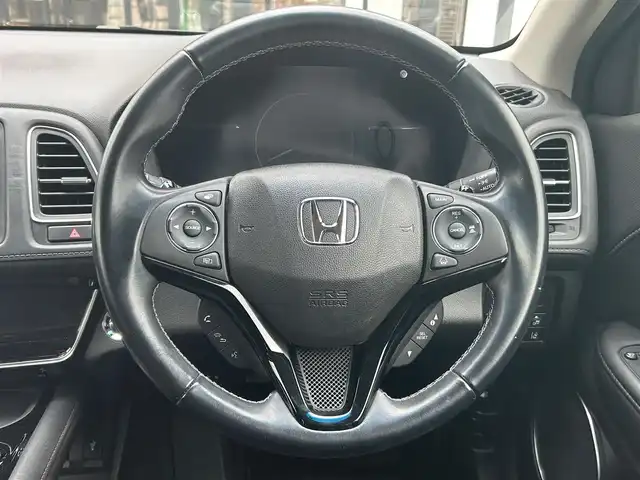 ホンダ ヴェゼル ハイブリッド Z ホンダセンシング 大阪府 2019(令1)年 6.7万km スーパープラチナグレーメタリック 純正ナビ　/  フルセグTV/CD/DVD/Bluetooth/USB/バックモニター/衝突軽減ブレーキ/横滑り防止装置/前席シートヒーター/レーダークルーズコントロール/レーンキープアシスト/ステアリングスイッチ/アイドリングストップ/純正17インチアルミホイール/純正フロアマット/プッシュスタート/スマートキー/ルーフレール/ＥＴＣ/ＬＥＤライト