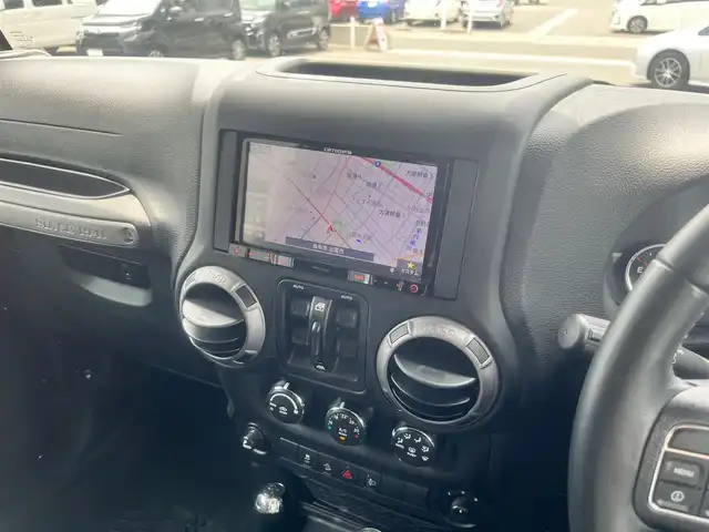 クライスラー・ジープ ジープ ラングラー アンリミテッド スポーツ 島根県 2018(平30)年 6.1万km ブラック 4WD/社外メモリナビ　/フルセグＴＶ　/ＤＶＤ再生　/Ｂｌｕｅｔｏｏｔｈ接続　/ＥＴＣ　/バックカメラ /フリーダムトップ 3ピースモジュラーハードトップ/社外Black Rhinoアルミホイール/社外バンパーガード/社外サイドステップ/社外オーバーフェンダー　/横滑り防止装置　/クルーズコントロール　　　/純正フロアマット