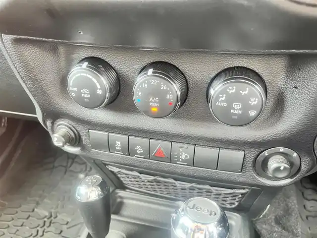 クライスラー・ジープ ジープ ラングラー アンリミテッド スポーツ 島根県 2018(平30)年 6.1万km ブラック 4WD/社外メモリナビ　/フルセグＴＶ　/ＤＶＤ再生　/Ｂｌｕｅｔｏｏｔｈ接続　/ＥＴＣ　/バックカメラ /フリーダムトップ 3ピースモジュラーハードトップ/社外Black Rhinoアルミホイール/社外バンパーガード/社外サイドステップ/社外オーバーフェンダー　/横滑り防止装置　/クルーズコントロール　　　/純正フロアマット