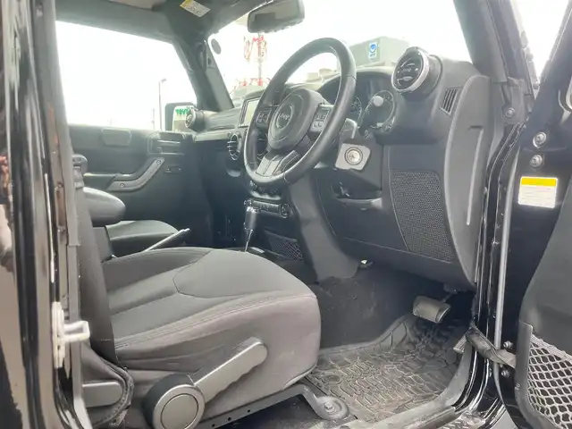 クライスラー・ジープ ジープ ラングラー アンリミテッド スポーツ 島根県 2018(平30)年 6.1万km ブラック 4WD/社外メモリナビ　/フルセグＴＶ　/ＤＶＤ再生　/Ｂｌｕｅｔｏｏｔｈ接続　/ＥＴＣ　/バックカメラ /フリーダムトップ 3ピースモジュラーハードトップ/社外Black Rhinoアルミホイール/社外バンパーガード/社外サイドステップ/社外オーバーフェンダー　/横滑り防止装置　/クルーズコントロール　　　/純正フロアマット