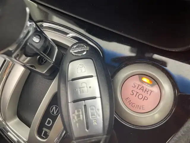 日産 セレナ HWS S HV Vセレ +Sefty Aセーフ 群馬県 2015(平27)年 6.3万km ブルームーンホワイトP 純正８型ナビ　純正１１型後席モニター　全周囲カメラ　ドラレコ　ＥＴＣ　両側電動スライドドア　衝突被害軽減ブレーキ　クルーズコントロール　革巻きステアリング　ＬＥＤライト　フォグ　スマートキー　禁煙車