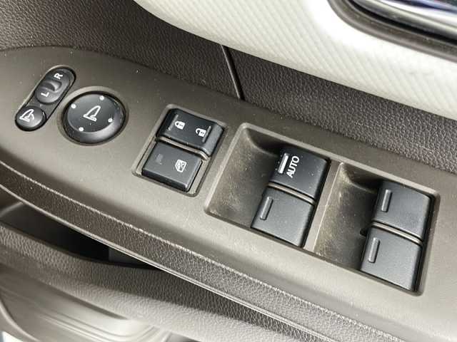 ホンダ Ｎ ＢＯＸ EX ターボ 千葉県 2021(令3)年 3.3万km プラチナホワイトパール 禁煙車/純正ナビ/・DISC/Bluetooth/USB/フルセグTV/両側パワースライドドア/（ステップモーションセンサー付）/衝突被害軽減ブレーキ/・レーンキープアシスト/・レーダークルーズコントロール/LEDライト/・オートライト付/ETC/カーテンエアーバッグ/スマートキー