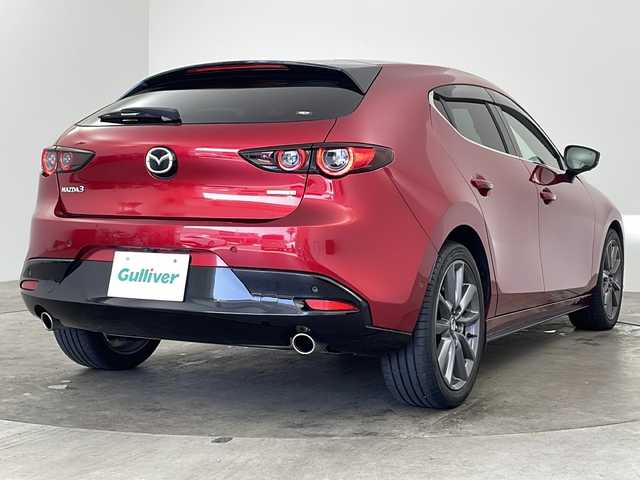 マツダ マツダ３ファストバック XD バーガンディセレクション 兵庫県 2020(令2)年 5万km ソウルレッドクリスタルM ・純正SDナビ/　Bluetoothオーディオ/　CD/DVD再生/　USB接続/　フルセグテレビ/・i-ACTIVSENSE/・アイドリングストップ/・アラウンドビューモニター/・ビルドインETC/・レーダークルーズコントロール/・衝突被害軽減システム/・純正フロアマット/・メモリーパワーシート（運転席）/・シートヒーター（運転席・助手席）/・純正18インチアルミホイール/・革巻きステアリング/・ステアリングヒーター/・ステアリングスイッチ/・電動パーキングブレーキ/・オートブレーキホールド/・LEDオートライト/・オートマチックハイビーム/・ABS/・横滑り防止機能/・前後コーナーセンサー/・盗難防止装置/・W＋サイドエアバック/・カーテンエアバック/・スマートキー/・アイドリングストップ/・AACエアコン