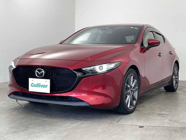 マツダ マツダ３ファストバック XD バーガンディセレクション 兵庫県 2020(令2)年 5万km ソウルレッドクリスタルM ・純正SDナビ/　Bluetoothオーディオ/　CD/DVD再生/　USB接続/　フルセグテレビ/・i-ACTIVSENSE/・アイドリングストップ/・アラウンドビューモニター/・ビルドインETC/・レーダークルーズコントロール/・衝突被害軽減システム/・純正フロアマット/・メモリーパワーシート（運転席）/・シートヒーター（運転席・助手席）/・純正18インチアルミホイール/・革巻きステアリング/・ステアリングヒーター/・ステアリングスイッチ/・電動パーキングブレーキ/・オートブレーキホールド/・LEDオートライト/・オートマチックハイビーム/・ABS/・横滑り防止機能/・前後コーナーセンサー/・盗難防止装置/・W＋サイドエアバック/・カーテンエアバック/・スマートキー/・アイドリングストップ/・AACエアコン