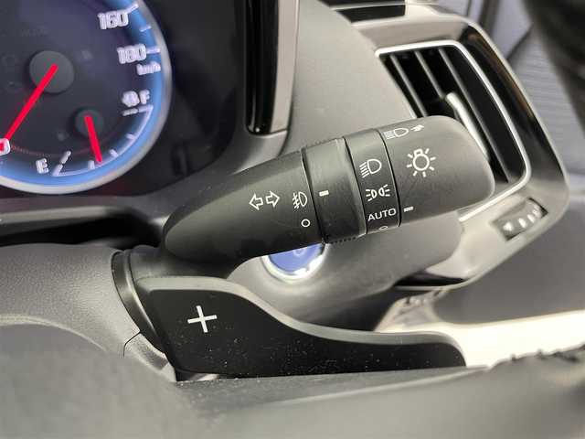 トヨタ クラウン ハイブリッド RS 富山県 2018(平30)年 3.4万km ホワイトパールクリスタルシャイン 社外前後ドラレコ/純正ナビ（CD bluetooth MSV）/フルセグTV/バックカメラ/前後コーナーセンサー/ビルトインETC/前席パワーシート・シートヒーター /ACC/プリクラッシュセーフティ/LTA（操舵支援有り。センタートレース制御有り。）/先行車発進告知/LEDヘッドライト/フォグ/スマートキー＋プッシュスタート/パドルシフト/オートホールド/EV MODE/DRIVE MODE切り換え（comfort eco normal sport sport+）/ステアリングヒーター/保証書、取説/スペアキー