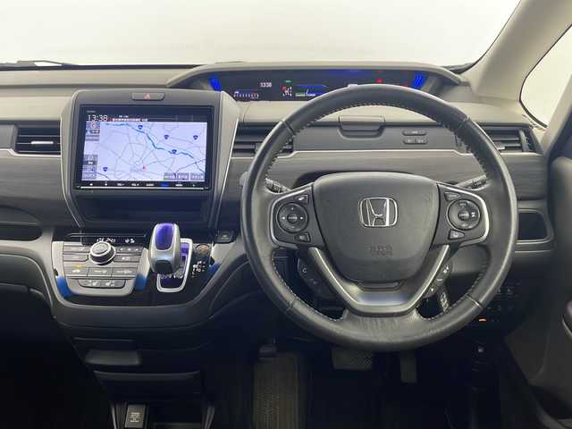 ホンダ フリード ハイブリット EX 栃木県 2018(平30)年 2.5万km ルナシルバーM 純正9インチメモリーナビ/ 【BT/SD/USB/DVD/CD/iPod//　　　　　　　　AppleCarPlay/AM/FM】/フルセグTV/バックカメラ/両側電動スライドドア/・ホンダセンシング/・衝突軽減ブレーキ/・路外逸脱抑制機能/・アダプティブクルーズコントロール/・車線維持システム/・先行車発進お知らせ機能/・標識認識機能/・誤発進抑制機能/LEDヘッドライト/パドルシフト/ステアリングスイッチ/キーレススマートキー/シートヒーター（前席）/ドライブレコーダー/15インチ純正アルミホイール/電動格納ミラー/ETC/プッシュスタート/純正フロアマット