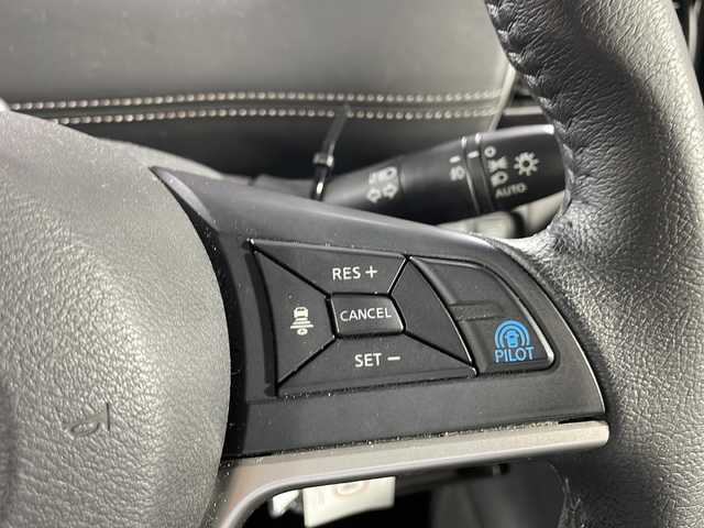日産 セレナ ハイウェイスター Vセレクション 沖縄県 2017(平29)年 6.5万km 赤 県外仕入れ/禁煙車/純正９インチナビ/（CD／DVD／フルセグ／Bluetooth）/純正１１インチフリップダウン/プロパイロット/両側パワースライド/アラウンドビューモニター/バックカメラ/社外シートカバー/取扱説明書/ビルトインETC/ウィンカーミラー/クリアランスソナー