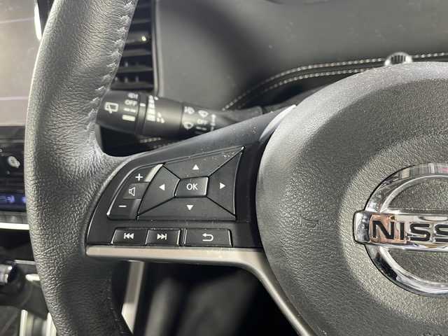 日産 セレナ ハイウェイスター Vセレクション 沖縄県 2017(平29)年 6.5万km 赤 県外仕入れ/禁煙車/純正９インチナビ/（CD／DVD／フルセグ／Bluetooth）/純正１１インチフリップダウン/プロパイロット/両側パワースライド/アラウンドビューモニター/バックカメラ/社外シートカバー/取扱説明書/ビルトインETC/ウィンカーミラー/クリアランスソナー