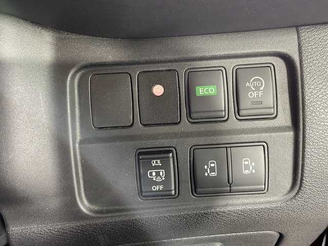 日産 セレナ ハイウェイスター Vセレクション 沖縄県 2017(平29)年 6.5万km 赤 県外仕入れ/禁煙車/純正９インチナビ/（CD／DVD／フルセグ／Bluetooth）/純正１１インチフリップダウン/プロパイロット/両側パワースライド/アラウンドビューモニター/バックカメラ/社外シートカバー/取扱説明書/ビルトインETC/ウィンカーミラー/クリアランスソナー