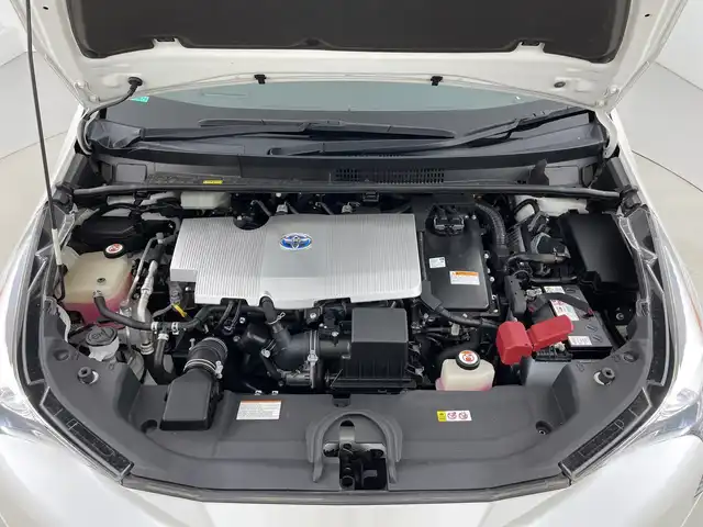 トヨタ プリウス A プレミアム 愛知県 2018(平30)年 7.4万km ホワイトパールクリスタルシャイン 純正９インチナビ(NSZT-Y66T)　/（フルセグTV/Ｂｌｕｅｔｏｏｔｈ/ＣＤ/ＤＶＤ）　/バックカメラ　/デジタルインナーミラー　/トヨタセーフティセンス/・プリクラッシュセーフティ/・レーダークルーズコントロール　/・レーンキープアシスト/・オートマチックハイビーム/・クリアランスソナー/パーキングアシスト/ブラインドスポットモニター/ヘッドアップディスプレイ/ＥＴＣ２．０/ドライブレコーダー　/レザーシート/パワーシート/シートヒーター/LEDヘッドライト/フロントフォグランプ/純正フロアマット/スマートキー/スペアキー有/プッシュスタート/純正15インチアルミホイール/横滑り防止装置/電動格納ミラー