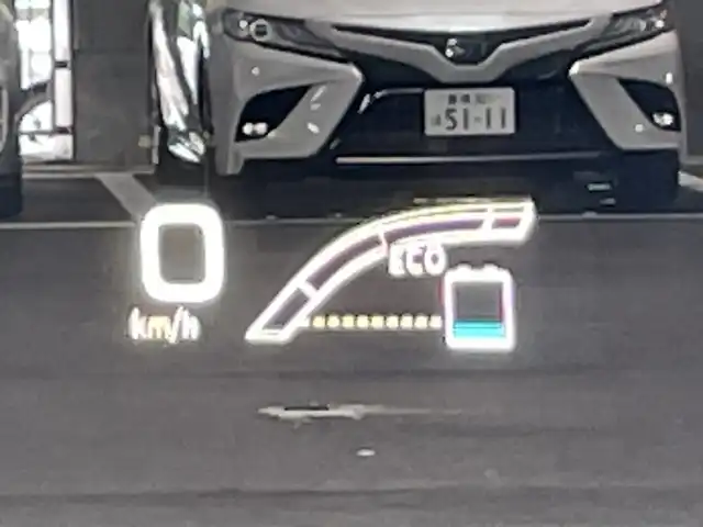 トヨタ プリウス A プレミアム 愛知県 2018(平30)年 7.4万km ホワイトパールクリスタルシャイン 純正９インチナビ(NSZT-Y66T)　/（フルセグTV/Ｂｌｕｅｔｏｏｔｈ/ＣＤ/ＤＶＤ）　/バックカメラ　/デジタルインナーミラー　/トヨタセーフティセンス/・プリクラッシュセーフティ/・レーダークルーズコントロール　/・レーンキープアシスト/・オートマチックハイビーム/・クリアランスソナー/パーキングアシスト/ブラインドスポットモニター/ヘッドアップディスプレイ/ＥＴＣ２．０/ドライブレコーダー　/レザーシート/パワーシート/シートヒーター/LEDヘッドライト/フロントフォグランプ/純正フロアマット/スマートキー/スペアキー有/プッシュスタート/純正15インチアルミホイール/横滑り防止装置/電動格納ミラー