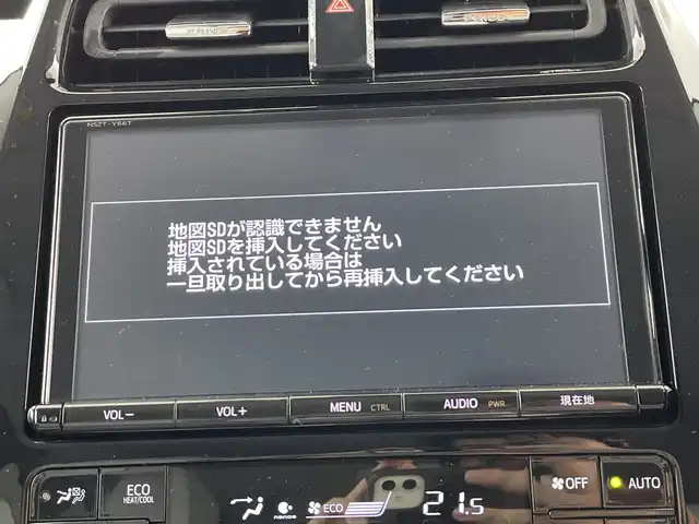 トヨタ プリウス A プレミアム 愛知県 2018(平30)年 7.4万km ホワイトパールクリスタルシャイン 純正９インチナビ(NSZT-Y66T)　/（フルセグTV/Ｂｌｕｅｔｏｏｔｈ/ＣＤ/ＤＶＤ）　/バックカメラ　/デジタルインナーミラー　/トヨタセーフティセンス/・プリクラッシュセーフティ/・レーダークルーズコントロール　/・レーンキープアシスト/・オートマチックハイビーム/・クリアランスソナー/パーキングアシスト/ブラインドスポットモニター/ヘッドアップディスプレイ/ＥＴＣ２．０/ドライブレコーダー　/レザーシート/パワーシート/シートヒーター/LEDヘッドライト/フロントフォグランプ/純正フロアマット/スマートキー/スペアキー有/プッシュスタート/純正15インチアルミホイール/横滑り防止装置/電動格納ミラー