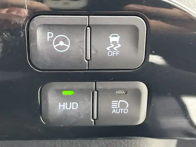 トヨタ プリウス A プレミアム 愛知県 2018(平30)年 7.4万km ホワイトパールクリスタルシャイン 純正９インチナビ(NSZT-Y66T)　/（フルセグTV/Ｂｌｕｅｔｏｏｔｈ/ＣＤ/ＤＶＤ）　/バックカメラ　/デジタルインナーミラー　/トヨタセーフティセンス/・プリクラッシュセーフティ/・レーダークルーズコントロール　/・レーンキープアシスト/・オートマチックハイビーム/・クリアランスソナー/パーキングアシスト/ブラインドスポットモニター/ヘッドアップディスプレイ/ＥＴＣ２．０/ドライブレコーダー　/レザーシート/パワーシート/シートヒーター/LEDヘッドライト/フロントフォグランプ/純正フロアマット/スマートキー/スペアキー有/プッシュスタート/純正15インチアルミホイール/横滑り防止装置/電動格納ミラー