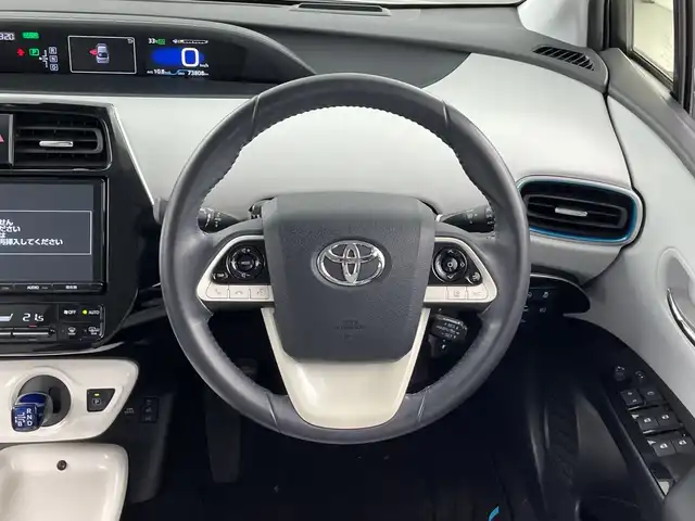 トヨタ プリウス A プレミアム 愛知県 2018(平30)年 7.4万km ホワイトパールクリスタルシャイン 純正９インチナビ(NSZT-Y66T)　/（フルセグTV/Ｂｌｕｅｔｏｏｔｈ/ＣＤ/ＤＶＤ）　/バックカメラ　/デジタルインナーミラー　/トヨタセーフティセンス/・プリクラッシュセーフティ/・レーダークルーズコントロール　/・レーンキープアシスト/・オートマチックハイビーム/・クリアランスソナー/パーキングアシスト/ブラインドスポットモニター/ヘッドアップディスプレイ/ＥＴＣ２．０/ドライブレコーダー　/レザーシート/パワーシート/シートヒーター/LEDヘッドライト/フロントフォグランプ/純正フロアマット/スマートキー/スペアキー有/プッシュスタート/純正15インチアルミホイール/横滑り防止装置/電動格納ミラー
