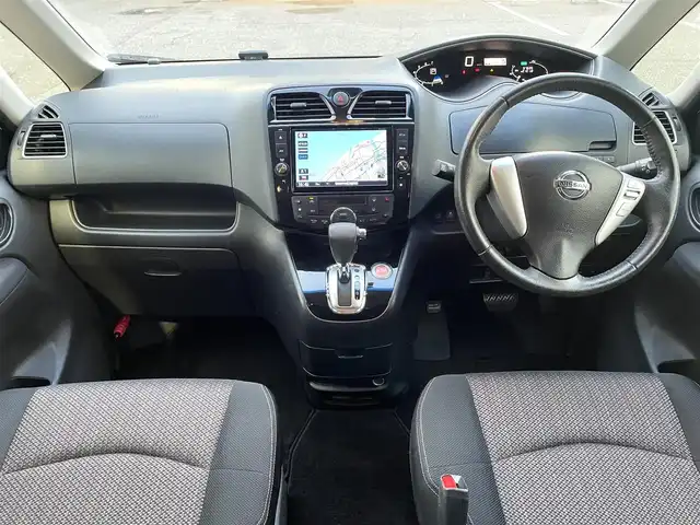 日産 セレナ ハイウェイS G S HV Aセーフ 新潟県 2014(平26)年 9.8万km ブリリアントホワイトパール (株)IDOMが運営する【じしゃロン新潟店】の自社ローン専用車両になります。/こちらは現金またはオートローンご利用時の価格です。自社ローンご希望の方は別途その旨お申付け下さい/純正SDナビ（MM513D-L）/フルセグTV視聴可能（走行中視聴可能）/Bluetooth/AUX接続可能/後席フリップダウンモニター（ALPINE）/全方位カメラ/クルーズコントロール/ビルトインETC/両側パワースライドドア/前後コーナーセンサー/LEDヘッドライト/電動格納ウィンカーミラー/プッシュスタート/スマートキー