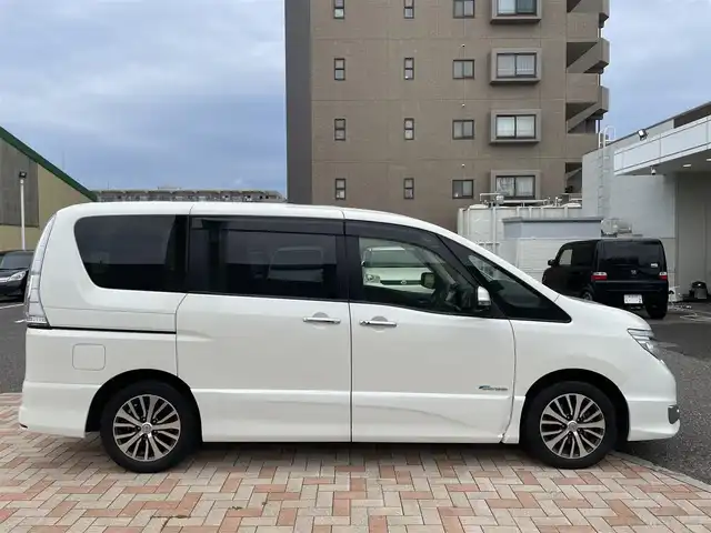日産 セレナ ハイウェイS G S HV Aセーフ 新潟県 2014(平26)年 9.8万km ブリリアントホワイトパール (株)IDOMが運営する【じしゃロン新潟店】の自社ローン専用車両になります。/こちらは現金またはオートローンご利用時の価格です。自社ローンご希望の方は別途その旨お申付け下さい/純正SDナビ（MM513D-L）/フルセグTV視聴可能（走行中視聴可能）/Bluetooth/AUX接続可能/後席フリップダウンモニター（ALPINE）/全方位カメラ/クルーズコントロール/ビルトインETC/両側パワースライドドア/前後コーナーセンサー/LEDヘッドライト/電動格納ウィンカーミラー/プッシュスタート/スマートキー