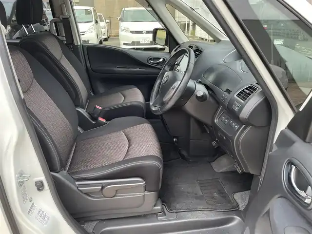日産 セレナ ハイウェイS G S HV Aセーフ 新潟県 2014(平26)年 9.8万km ブリリアントホワイトパール (株)IDOMが運営する【じしゃロン新潟店】の自社ローン専用車両になります。/こちらは現金またはオートローンご利用時の価格です。自社ローンご希望の方は別途その旨お申付け下さい/純正SDナビ（MM513D-L）/フルセグTV視聴可能（走行中視聴可能）/Bluetooth/AUX接続可能/後席フリップダウンモニター（ALPINE）/全方位カメラ/クルーズコントロール/ビルトインETC/両側パワースライドドア/前後コーナーセンサー/LEDヘッドライト/電動格納ウィンカーミラー/プッシュスタート/スマートキー