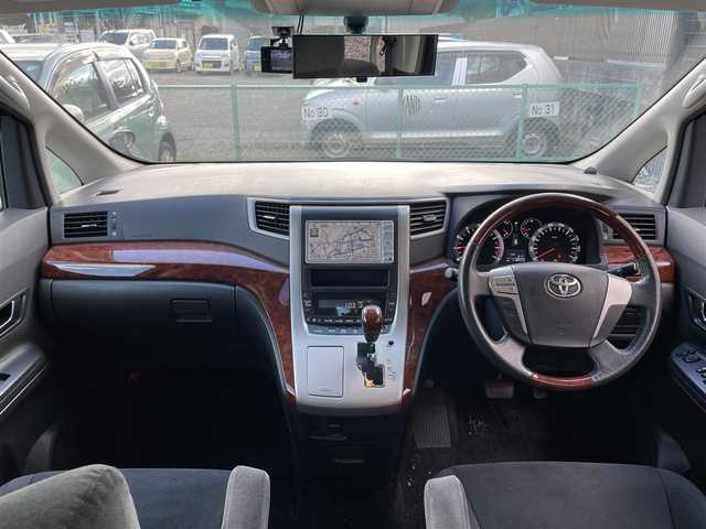 トヨタ ヴェルファイア 2．4Z プラチナセレクションⅡ 神奈川県 2011(平23)年 11.9万km ブラック (株)IDOMが運営する【じしゃロン相模原店】の自社ローン専用車両になります。こちらは現金またはオートローンご利用時の価格です。自社ローンご希望の方は別途その旨お申付け下さい/純正メモリナビ/バックカメラ/フリップダウンモニター/社外ドラレコ/ETC/パワーバックドア/ステアリングリモコン