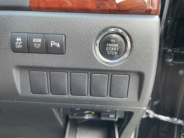 トヨタ ヴェルファイア 2．4Z プラチナセレクションⅡ 神奈川県 2011(平23)年 11.9万km ブラック (株)IDOMが運営する【じしゃロン相模原店】の自社ローン専用車両になります。こちらは現金またはオートローンご利用時の価格です。自社ローンご希望の方は別途その旨お申付け下さい/純正メモリナビ/バックカメラ/フリップダウンモニター/社外ドラレコ/ETC/パワーバックドア/ステアリングリモコン