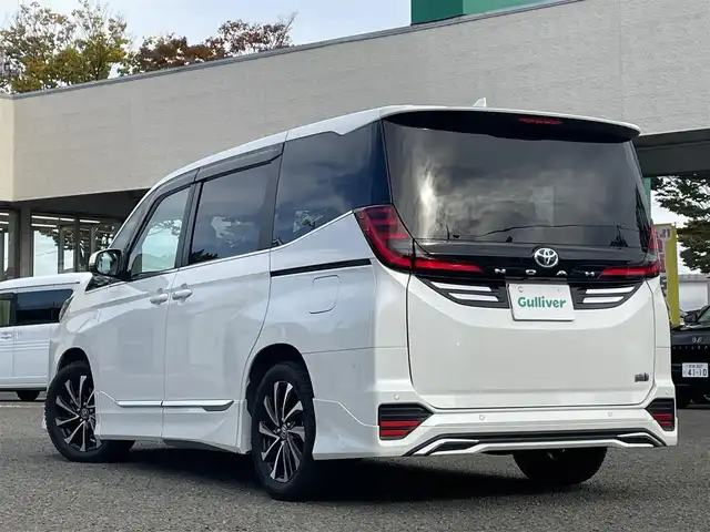 トヨタ ノア ハイブリッド S－Z 宮城県 2022(令4)年 5.4万km ホワイトパールクリスタルシャイン 純正メモリナビ/モデリスタエアロ/デジタルインナーミラー/純正フリップダウンモニター/ユニバーサルステップ/プロジェクションイルミネーション/インテリアイルミネーション/純正フロアマット/ブラインドスポットモニター/ヘッドアップディスプレイ/レーダークルーズコントロール/オートハイビーム/レーンキープアシスト/自動駐車支援システム/アラウンドビューモニター/ブレーキホールド/電動リアゲート/社外ドライブレコーダー前後/ETC2.0/スペアキー×１、エンジンスターター×１/純正AWスタッドレスタイヤ205/55R17