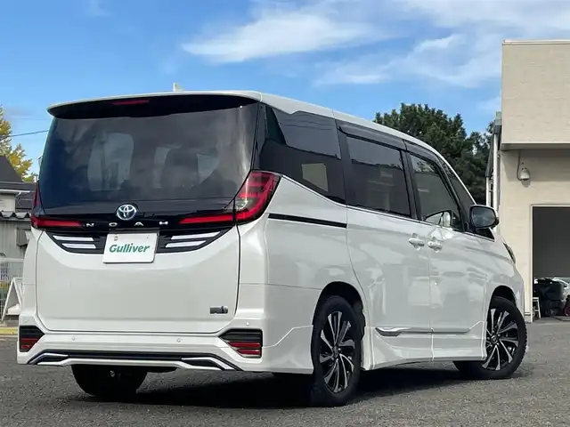 トヨタ ノア ハイブリッド S－Z 宮城県 2022(令4)年 5.4万km ホワイトパールクリスタルシャイン 純正メモリナビ/モデリスタエアロ/デジタルインナーミラー/純正フリップダウンモニター/ユニバーサルステップ/プロジェクションイルミネーション/インテリアイルミネーション/純正フロアマット/ブラインドスポットモニター/ヘッドアップディスプレイ/レーダークルーズコントロール/オートハイビーム/レーンキープアシスト/自動駐車支援システム/アラウンドビューモニター/ブレーキホールド/電動リアゲート/社外ドライブレコーダー前後/ETC2.0/スペアキー×１、エンジンスターター×１/純正AWスタッドレスタイヤ205/55R17