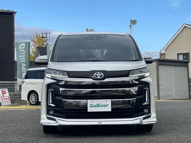 トヨタ ノア ハイブリッド S－Z 宮城県 2022(令4)年 5.4万km ホワイトパールクリスタルシャイン 純正メモリナビ/モデリスタエアロ/デジタルインナーミラー/純正フリップダウンモニター/ユニバーサルステップ/プロジェクションイルミネーション/インテリアイルミネーション/純正フロアマット/ブラインドスポットモニター/ヘッドアップディスプレイ/レーダークルーズコントロール/オートハイビーム/レーンキープアシスト/自動駐車支援システム/アラウンドビューモニター/ブレーキホールド/電動リアゲート/社外ドライブレコーダー前後/ETC2.0/スペアキー×１、エンジンスターター×１/純正AWスタッドレスタイヤ205/55R17