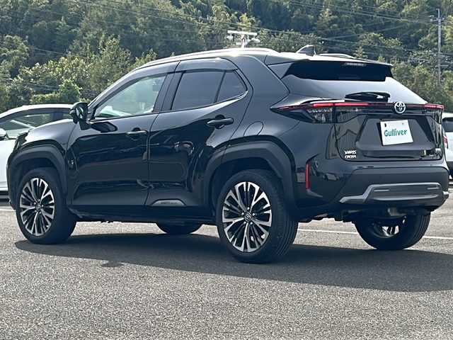 トヨタ ヤリスクロス ハイブリッド Z アドベンチャー 佐賀県 2023(令5)年 1.5万km ブラックマイカ 純正8インチディスプレイオーディオ/バックカメラ/プリクラッシュセーフティ/レーンディパーチャーアラート/オートハイビーム/アダプティブクルーズコントロール/ブラインドスポットモニター/クリアランスソナー/電動パーキングブレーキ/オートブレーキホールド/ハーフレザーシート/シートヒーター/パワーシート/ステアリングヒーター/ステアリングリモコン/ビルトインETC/プッシュスタート/スマートキー/LEDヘッドライト/フォグライト/純正アルミホイール