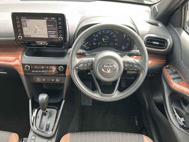 トヨタ ヤリスクロス ハイブリッド Z アドベンチャー 佐賀県 2023(令5)年 1.5万km ブラックマイカ 純正8インチディスプレイオーディオ/バックカメラ/プリクラッシュセーフティ/レーンディパーチャーアラート/オートハイビーム/アダプティブクルーズコントロール/ブラインドスポットモニター/クリアランスソナー/電動パーキングブレーキ/オートブレーキホールド/ハーフレザーシート/シートヒーター/パワーシート/ステアリングヒーター/ステアリングリモコン/ビルトインETC/プッシュスタート/スマートキー/LEDヘッドライト/フォグライト/純正アルミホイール