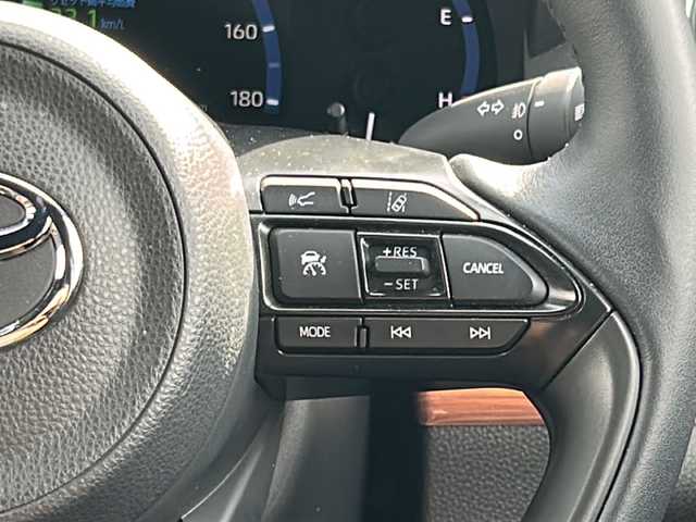 トヨタ ヤリスクロス ハイブリッド Z アドベンチャー 佐賀県 2023(令5)年 1.5万km ブラックマイカ 純正8インチディスプレイオーディオ/バックカメラ/プリクラッシュセーフティ/レーンディパーチャーアラート/オートハイビーム/アダプティブクルーズコントロール/ブラインドスポットモニター/クリアランスソナー/電動パーキングブレーキ/オートブレーキホールド/ハーフレザーシート/シートヒーター/パワーシート/ステアリングヒーター/ステアリングリモコン/ビルトインETC/プッシュスタート/スマートキー/LEDヘッドライト/フォグライト/純正アルミホイール