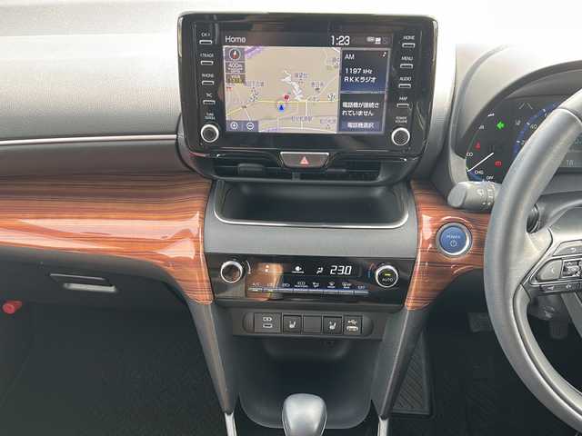 トヨタ ヤリスクロス ハイブリッド Z アドベンチャー 佐賀県 2023(令5)年 1.5万km ブラックマイカ 純正8インチディスプレイオーディオ/バックカメラ/プリクラッシュセーフティ/レーンディパーチャーアラート/オートハイビーム/アダプティブクルーズコントロール/ブラインドスポットモニター/クリアランスソナー/電動パーキングブレーキ/オートブレーキホールド/ハーフレザーシート/シートヒーター/パワーシート/ステアリングヒーター/ステアリングリモコン/ビルトインETC/プッシュスタート/スマートキー/LEDヘッドライト/フォグライト/純正アルミホイール