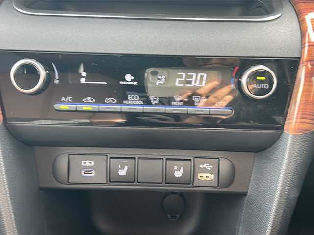 トヨタ ヤリスクロス ハイブリッド Z アドベンチャー 佐賀県 2023(令5)年 1.5万km ブラックマイカ 純正8インチディスプレイオーディオ/バックカメラ/プリクラッシュセーフティ/レーンディパーチャーアラート/オートハイビーム/アダプティブクルーズコントロール/ブラインドスポットモニター/クリアランスソナー/電動パーキングブレーキ/オートブレーキホールド/ハーフレザーシート/シートヒーター/パワーシート/ステアリングヒーター/ステアリングリモコン/ビルトインETC/プッシュスタート/スマートキー/LEDヘッドライト/フォグライト/純正アルミホイール