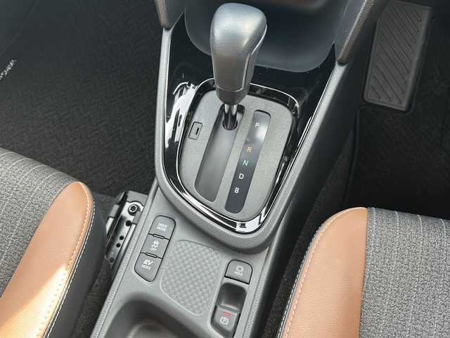 トヨタ ヤリスクロス ハイブリッド Z アドベンチャー 佐賀県 2023(令5)年 1.5万km ブラックマイカ 純正8インチディスプレイオーディオ/バックカメラ/プリクラッシュセーフティ/レーンディパーチャーアラート/オートハイビーム/アダプティブクルーズコントロール/ブラインドスポットモニター/クリアランスソナー/電動パーキングブレーキ/オートブレーキホールド/ハーフレザーシート/シートヒーター/パワーシート/ステアリングヒーター/ステアリングリモコン/ビルトインETC/プッシュスタート/スマートキー/LEDヘッドライト/フォグライト/純正アルミホイール