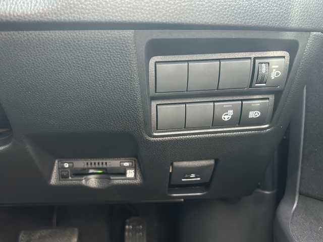 トヨタ ヤリスクロス ハイブリッド Z アドベンチャー 佐賀県 2023(令5)年 1.5万km ブラックマイカ 純正8インチディスプレイオーディオ/バックカメラ/プリクラッシュセーフティ/レーンディパーチャーアラート/オートハイビーム/アダプティブクルーズコントロール/ブラインドスポットモニター/クリアランスソナー/電動パーキングブレーキ/オートブレーキホールド/ハーフレザーシート/シートヒーター/パワーシート/ステアリングヒーター/ステアリングリモコン/ビルトインETC/プッシュスタート/スマートキー/LEDヘッドライト/フォグライト/純正アルミホイール