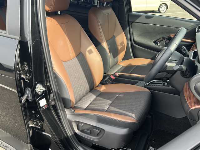 トヨタ ヤリスクロス ハイブリッド Z アドベンチャー 佐賀県 2023(令5)年 1.5万km ブラックマイカ 純正8インチディスプレイオーディオ/バックカメラ/プリクラッシュセーフティ/レーンディパーチャーアラート/オートハイビーム/アダプティブクルーズコントロール/ブラインドスポットモニター/クリアランスソナー/電動パーキングブレーキ/オートブレーキホールド/ハーフレザーシート/シートヒーター/パワーシート/ステアリングヒーター/ステアリングリモコン/ビルトインETC/プッシュスタート/スマートキー/LEDヘッドライト/フォグライト/純正アルミホイール