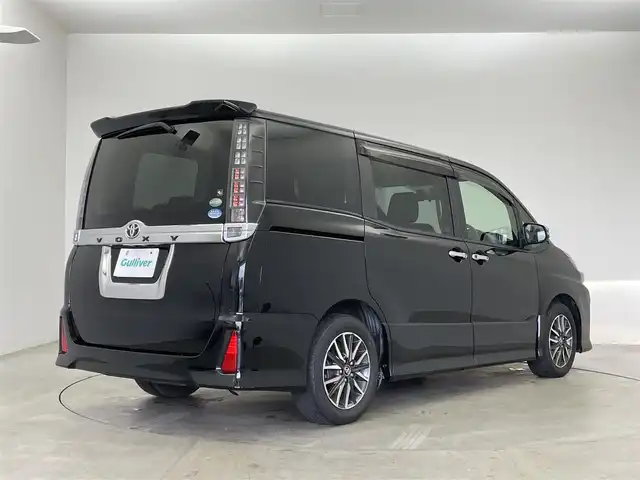 トヨタ ヴォクシー ZS 埼玉県 2014(平26)年 6.9万km ブラック 純正１０インチナビ　フリップダウンモニター　バックカメラ　ビルトインＥＴＣ　前後ドライブレコーダー　セーフティセンス　スマートキー　純正アルミホイール　オートライト　ＨＩＤライト　地デジフルセグ