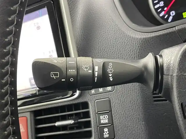 トヨタ ヴォクシー ZS 埼玉県 2014(平26)年 6.9万km ブラック 純正１０インチナビ　フリップダウンモニター　バックカメラ　ビルトインＥＴＣ　前後ドライブレコーダー　セーフティセンス　スマートキー　純正アルミホイール　オートライト　ＨＩＤライト　地デジフルセグ