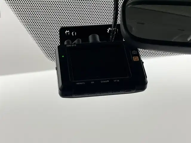 トヨタ ヴォクシー ZS 埼玉県 2014(平26)年 6.9万km ブラック 純正１０インチナビ　フリップダウンモニター　バックカメラ　ビルトインＥＴＣ　前後ドライブレコーダー　セーフティセンス　スマートキー　純正アルミホイール　オートライト　ＨＩＤライト　地デジフルセグ