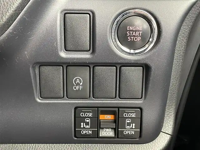 トヨタ ヴォクシー ZS 埼玉県 2014(平26)年 6.9万km ブラック 純正１０インチナビ　フリップダウンモニター　バックカメラ　ビルトインＥＴＣ　前後ドライブレコーダー　セーフティセンス　スマートキー　純正アルミホイール　オートライト　ＨＩＤライト　地デジフルセグ