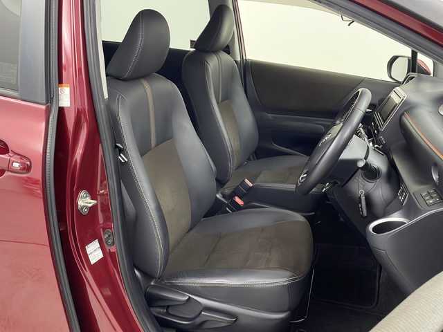 トヨタ シエンタ ハイブリッド 愛知県 2019(令1)年 6.2万km センシュアルレッドマイカ 禁煙車/社外ナビ/(AM/FM/DISC/SD/USB/BT/iPod/フルセグ)/ドライブレコーダー/ＥＴＣ/ステアリングスイッチ/ステアリングヒーター/革巻きステアリング/クルーズコントロール/シートヒーター（全席）/全方位カメラ/電動格納式ウィンカーミラー/衝突軽減システム/レーンキープアシスト/ＬＥＤオートライト/フォグランプ/フロアマット/純正ドアバイザー/純正15インチホイール/ハーフレザーシート/両側パワースライドドア/プッシュスタート/スマートキー/アイドリングストップ