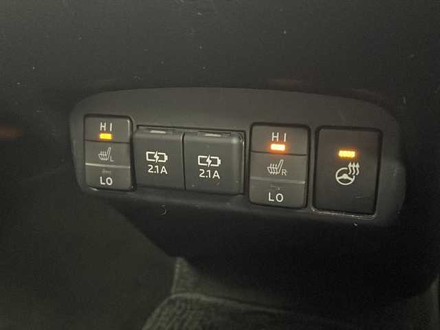 トヨタ シエンタ ハイブリッド 愛知県 2019(令1)年 6.2万km センシュアルレッドマイカ 禁煙車/社外ナビ/(AM/FM/DISC/SD/USB/BT/iPod/フルセグ)/ドライブレコーダー/ＥＴＣ/ステアリングスイッチ/ステアリングヒーター/革巻きステアリング/クルーズコントロール/シートヒーター（全席）/全方位カメラ/電動格納式ウィンカーミラー/衝突軽減システム/レーンキープアシスト/ＬＥＤオートライト/フォグランプ/フロアマット/純正ドアバイザー/純正15インチホイール/ハーフレザーシート/両側パワースライドドア/プッシュスタート/スマートキー/アイドリングストップ