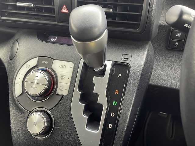 トヨタ シエンタ ハイブリッド 愛知県 2019(令1)年 6.2万km センシュアルレッドマイカ 禁煙車/社外ナビ/(AM/FM/DISC/SD/USB/BT/iPod/フルセグ)/ドライブレコーダー/ＥＴＣ/ステアリングスイッチ/ステアリングヒーター/革巻きステアリング/クルーズコントロール/シートヒーター（全席）/全方位カメラ/電動格納式ウィンカーミラー/衝突軽減システム/レーンキープアシスト/ＬＥＤオートライト/フォグランプ/フロアマット/純正ドアバイザー/純正15インチホイール/ハーフレザーシート/両側パワースライドドア/プッシュスタート/スマートキー/アイドリングストップ