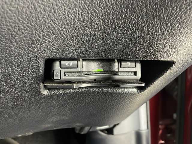 トヨタ シエンタ ハイブリッド 愛知県 2019(令1)年 6.2万km センシュアルレッドマイカ 禁煙車/社外ナビ/(AM/FM/DISC/SD/USB/BT/iPod/フルセグ)/ドライブレコーダー/ＥＴＣ/ステアリングスイッチ/ステアリングヒーター/革巻きステアリング/クルーズコントロール/シートヒーター（全席）/全方位カメラ/電動格納式ウィンカーミラー/衝突軽減システム/レーンキープアシスト/ＬＥＤオートライト/フォグランプ/フロアマット/純正ドアバイザー/純正15インチホイール/ハーフレザーシート/両側パワースライドドア/プッシュスタート/スマートキー/アイドリングストップ