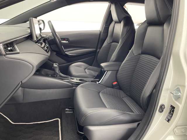 トヨタ カローラツーリング ハイブリッド ダブルバイビー 宮崎県 2019(令1)年 4.2万km ホワイトパールクリスタルシャイン モデリスタフルエアロ/Toyota Safety Sense/〇プリクラシュセーフティ/〇レーントレーシングアシスト/〇ブラインドスポットモニター/〇リアクロストラフィックアラート/〇パーキングサポートブレーキ/〇ロードサインアシスト/〇クリアランスソナー/〇オートマチックハイビーム/〇レーダークルーズコントロール/〇先行車発進告知/純正9インチディスプレイオーディオ/ナビ機能/フルセグTV/バックカメラ/ハーフレザーシート/シートヒーター/ステアリングヒーター/LEDヘッドライト/ビルトインETC/純正17インチAW/前後ドライブレコーダー