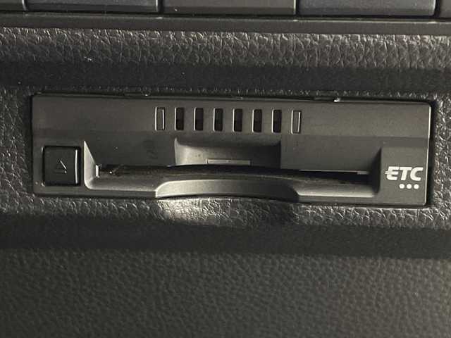 トヨタ カローラツーリング ハイブリッド ダブルバイビー 宮崎県 2019(令1)年 4.2万km ホワイトパールクリスタルシャイン モデリスタフルエアロ/Toyota Safety Sense/〇プリクラシュセーフティ/〇レーントレーシングアシスト/〇ブラインドスポットモニター/〇リアクロストラフィックアラート/〇パーキングサポートブレーキ/〇ロードサインアシスト/〇クリアランスソナー/〇オートマチックハイビーム/〇レーダークルーズコントロール/〇先行車発進告知/純正9インチディスプレイオーディオ/ナビ機能/フルセグTV/バックカメラ/ハーフレザーシート/シートヒーター/ステアリングヒーター/LEDヘッドライト/ビルトインETC/純正17インチAW/前後ドライブレコーダー