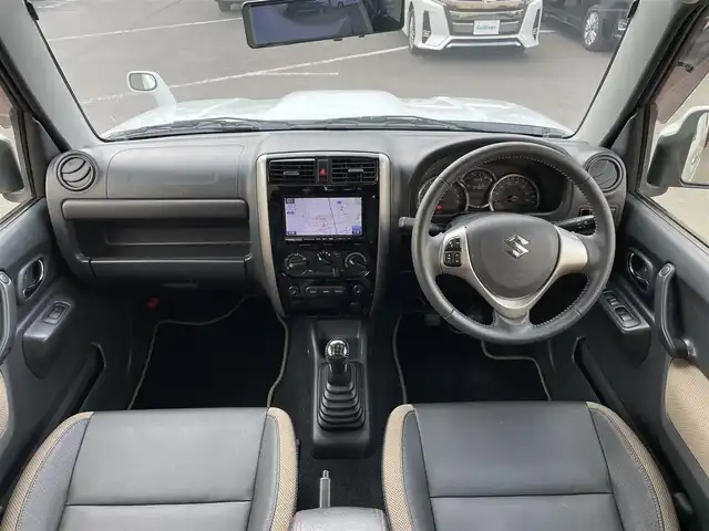 スズキ ジムニー ランドベンチャー 東京都 2015(平27)年 3.2万km パールホワイト ４ＷＤ　/５Ｆ　/純正ナビ　/フルセグＴＶ　/シートヒーター　/ミラー型前後ドラレコ　/合皮シート　/純正フロアマット　/ドアバイザー　/純正１６インチＡＷ　/Ｂｌｕｅｔｏｏｔｈ　/禁煙