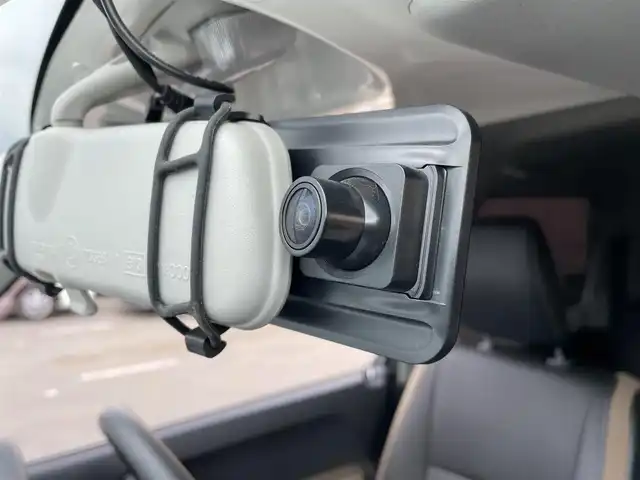 スズキ ジムニー ランドベンチャー 東京都 2015(平27)年 3.2万km パールホワイト ４ＷＤ　/５Ｆ　/純正ナビ　/フルセグＴＶ　/シートヒーター　/ミラー型前後ドラレコ　/合皮シート　/純正フロアマット　/ドアバイザー　/純正１６インチＡＷ　/Ｂｌｕｅｔｏｏｔｈ　/禁煙